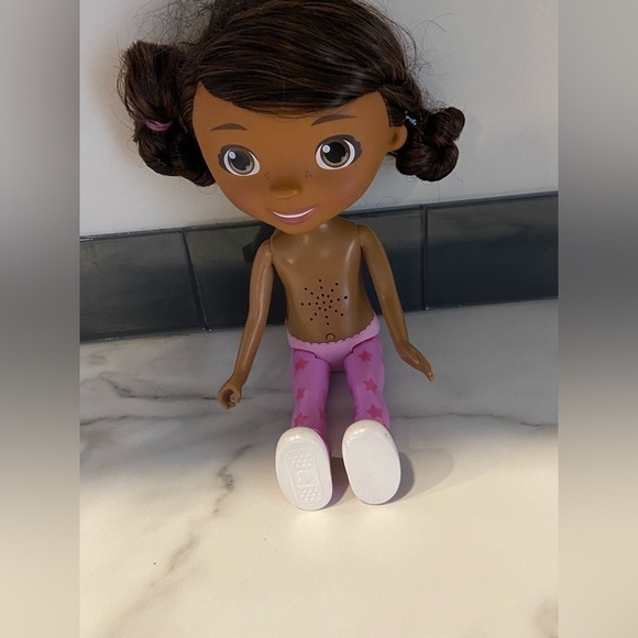 Disney Doc Mcstuffins Talk and Sing Doll GUC Works great - Picture 2 of 6